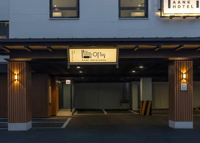 Anook And Jongno Anguk 1st Hotel