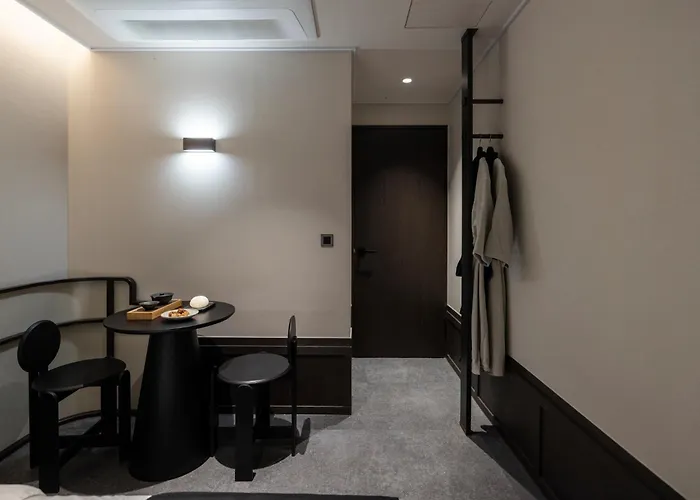 Anook And Jongno Anguk 1st Hotel